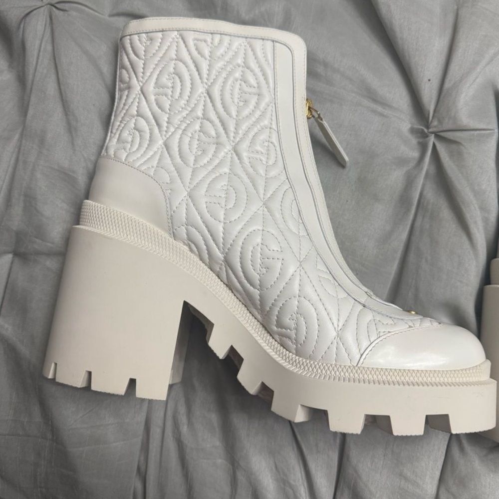 Gucci Women’s White Quilted Leather Zip Boots – Size 10 – Brand New With Box - Picture 2 of 12
